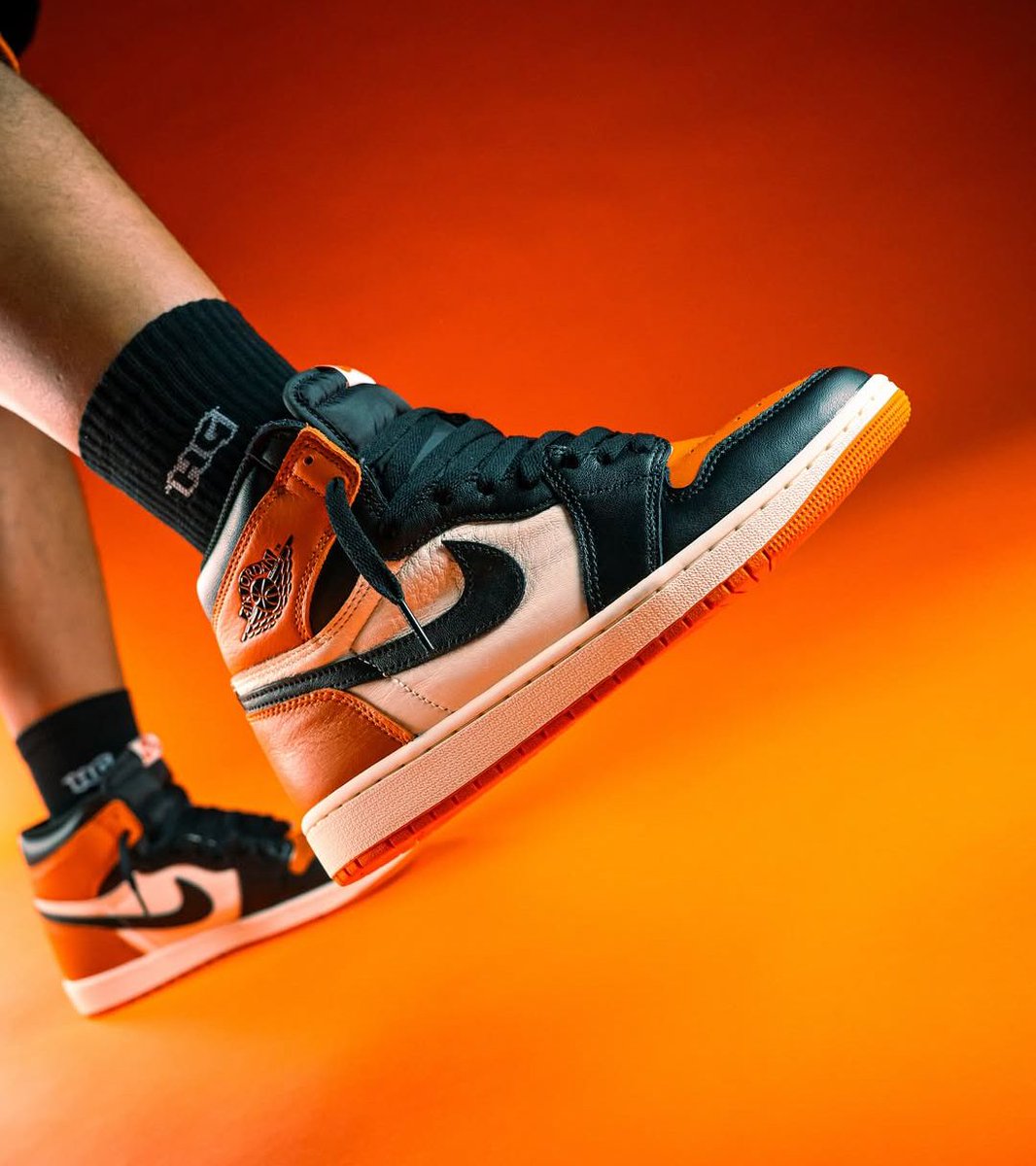 houseofheat's tweet image. Air Jordan 1 High "Shattered Backboard" Drops in August  🧡

Details: hoh.news/k8L8dxQ4y