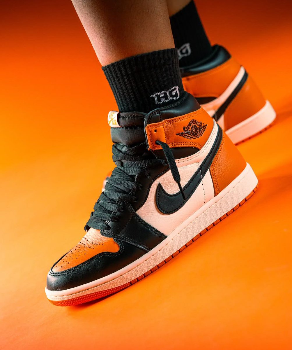 houseofheat's tweet image. Air Jordan 1 High "Shattered Backboard" Drops in August  🧡

Details: hoh.news/k8L8dxQ4y