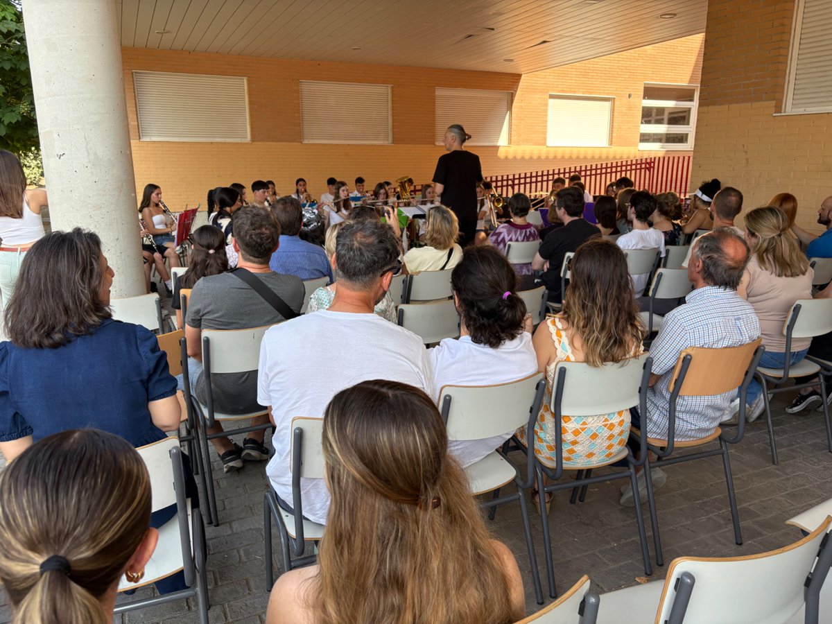 Bravo por nuestra #Classband de 3°ESO E !Gran trabajo de nuestro alumnado de música y de su profesor, Gonzalo! #CopérnicoClassband