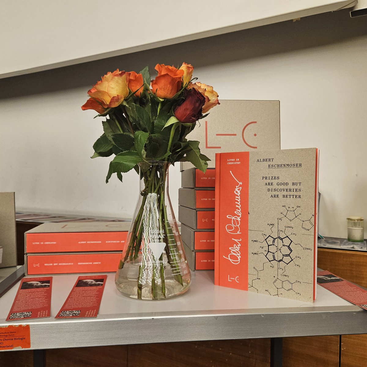 ETH_DCHAB's tweet image. What a special day! At the Eschenmoser Symposium, the speakers explored the boundaries of organic chemistry - from synthetic genetics to rhodium carbenes and beyond. Scott Denmark & Andreas Pfaltz added some reflections about Albert Eschenmoser and also presented his biography.