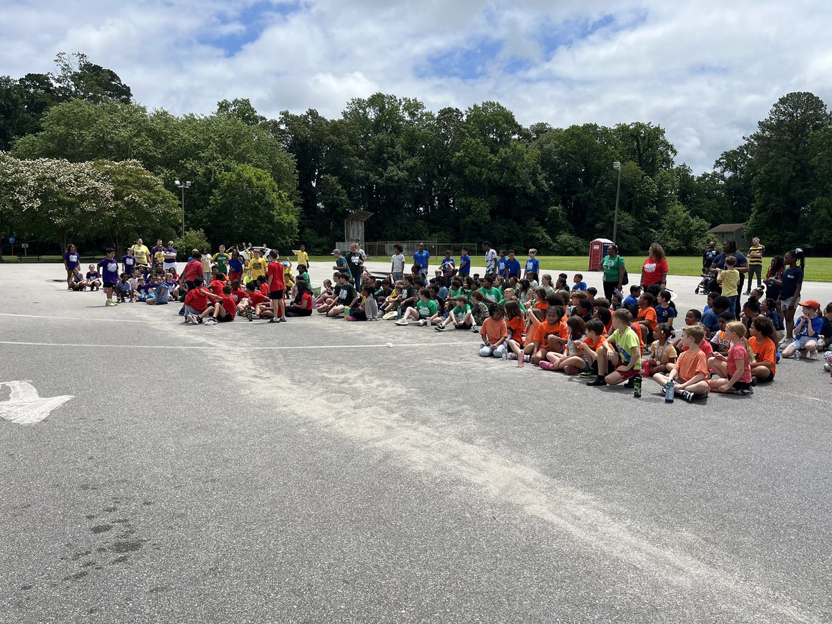 NNPSHPE's tweet photo. Field Day at @knollwoodelem with Ms. Tuttle
#elementaryPE #PhysEd #fieldday #elementaryfieldday https://t.co/uqqIuFtFUk