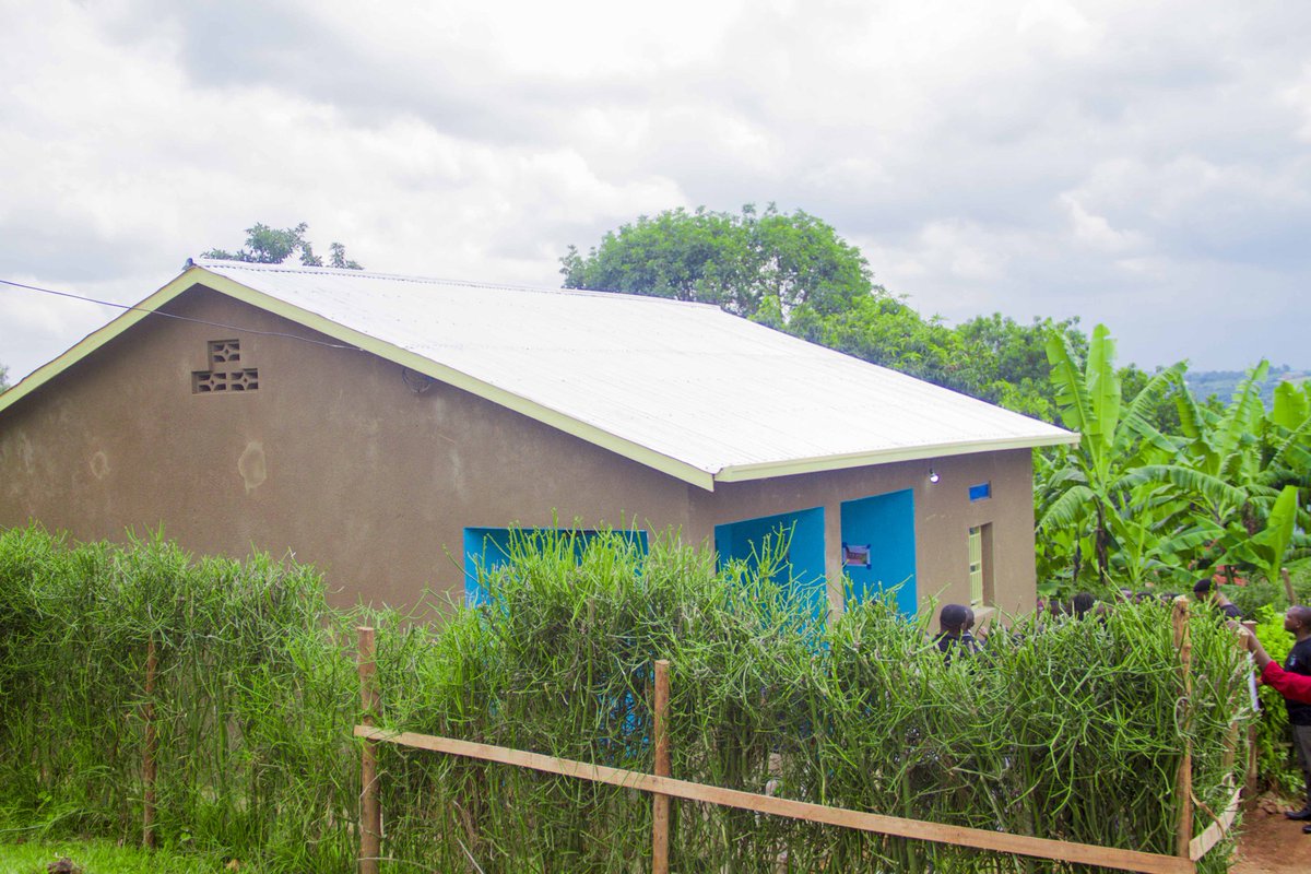 RP- Ngoma College (@ngoma_college) on Twitter photo Igikorwa cyabimburiwe no gushyira indabyo kurwibutso rwa Jenocide yakorewe Abatutsi rw'Akarere ka Ngoma, hakurikiraho gutanga inzu yubakiwe Muteteri Sifa warokotse Jenocide, utuye mu karere ka <a href="/NgomaDistrict/">Ngoma District</a> , umurenge wa <a href="/kibungo_sector/">Kibungo Sector</a> , Akagari ka Karenge, umudugudu w'ubumwe. Igikorwa cyabimburiwe no gushyira indabyo kurwibutso rwa Jenocide yakorewe Abatutsi rw'Akarere ka Ngoma, hakurikiraho gutanga inzu yubakiwe Muteteri Sifa warokotse Jenocide, utuye mu karere ka <a href="/NgomaDistrict/">Ngoma District</a> , umurenge wa <a href="/kibungo_sector/">Kibungo Sector</a> , Akagari ka Karenge, umudugudu w'ubumwe.