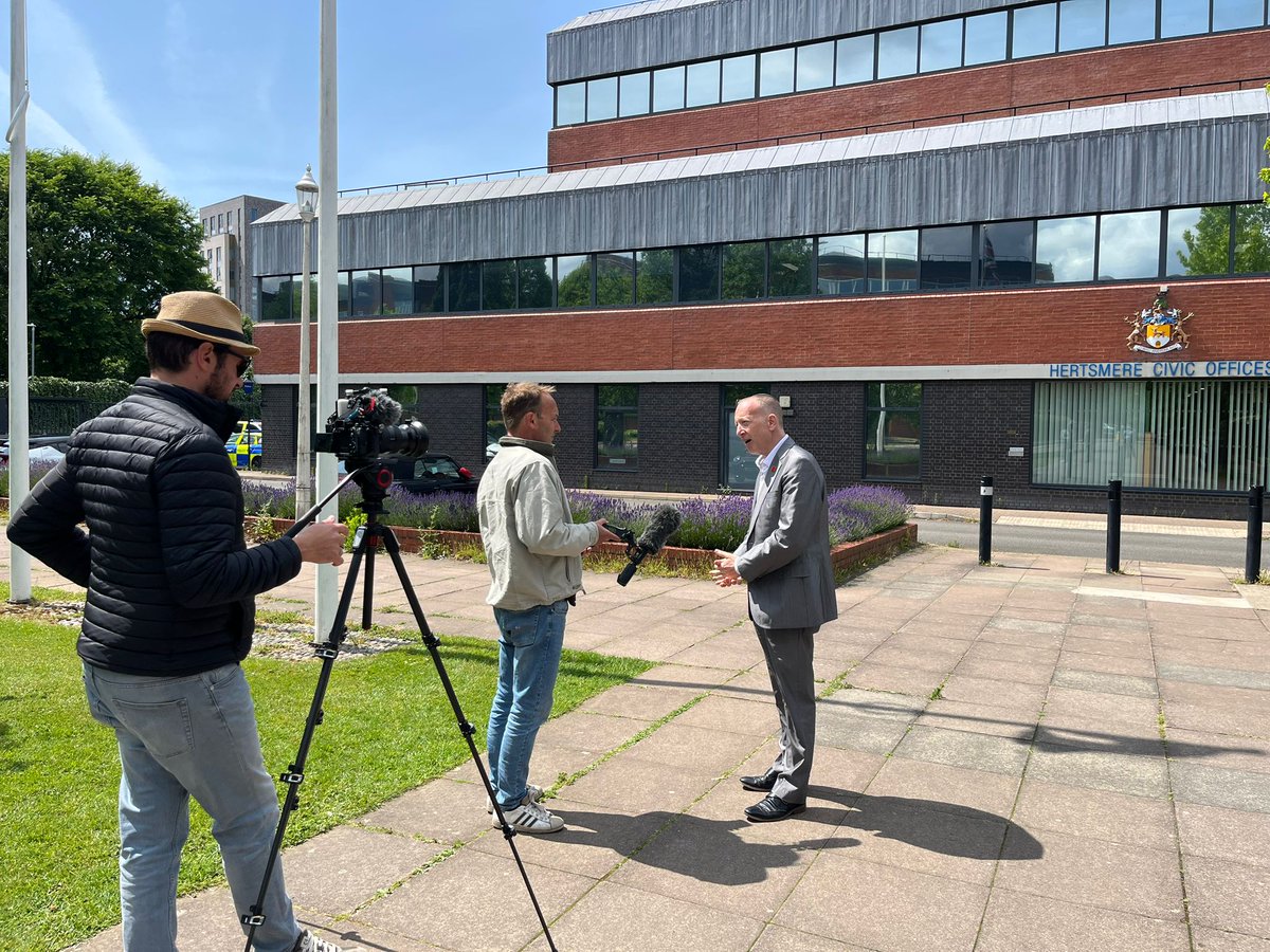 Jeremy Newmark (@jeremy_newmark) on Twitter photo Spoke to BBC News earlier about why we're attracting data centres like DC01UK to <a href="/HertsmereBC/">Hertsmere BC</a> to power our digital future. They're a natural partner to our local film/tv sector. Data centres are anchoring our digital economy & powering our nation as a future AI superpower. Spoke to BBC News earlier about why we're attracting data centres like DC01UK to <a href="/HertsmereBC/">Hertsmere BC</a> to power our digital future. They're a natural partner to our local film/tv sector. Data centres are anchoring our digital economy & powering our nation as a future AI superpower.