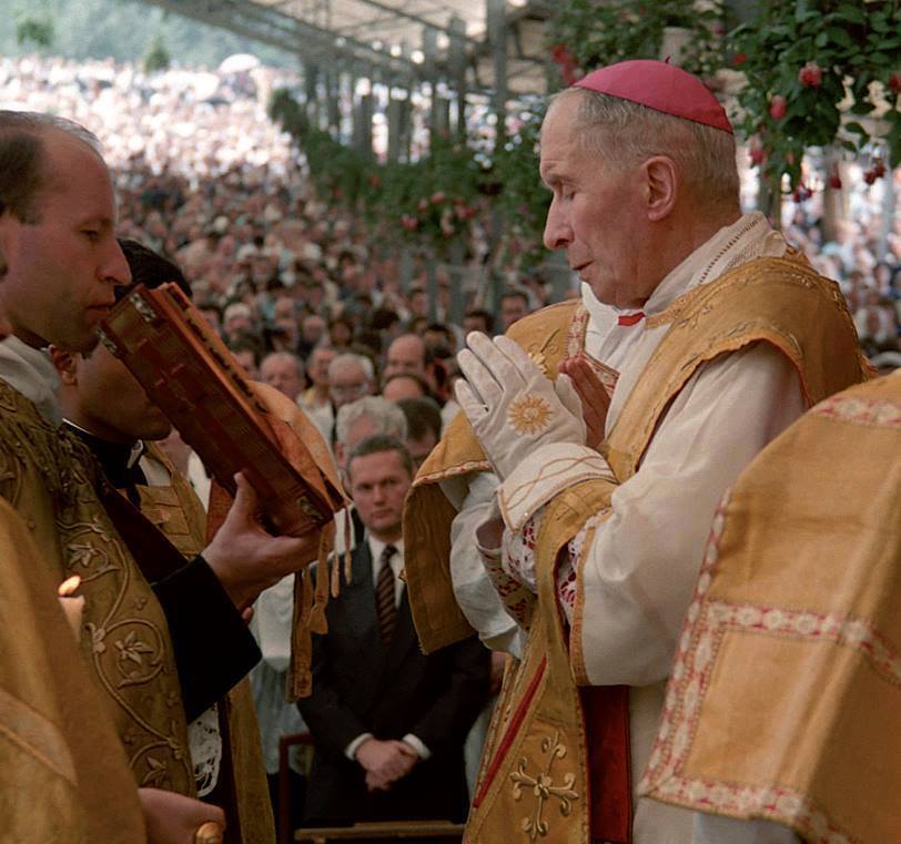 carlismoes's tweet image. 30 de junio de 2025, XXXVII aniversario de las consagraciones episcopales de Écône, la «Operación Supervivencia de la #Tradición» (1988), en presencia de S.A.R. Don Sixto Enrique de Borbón.