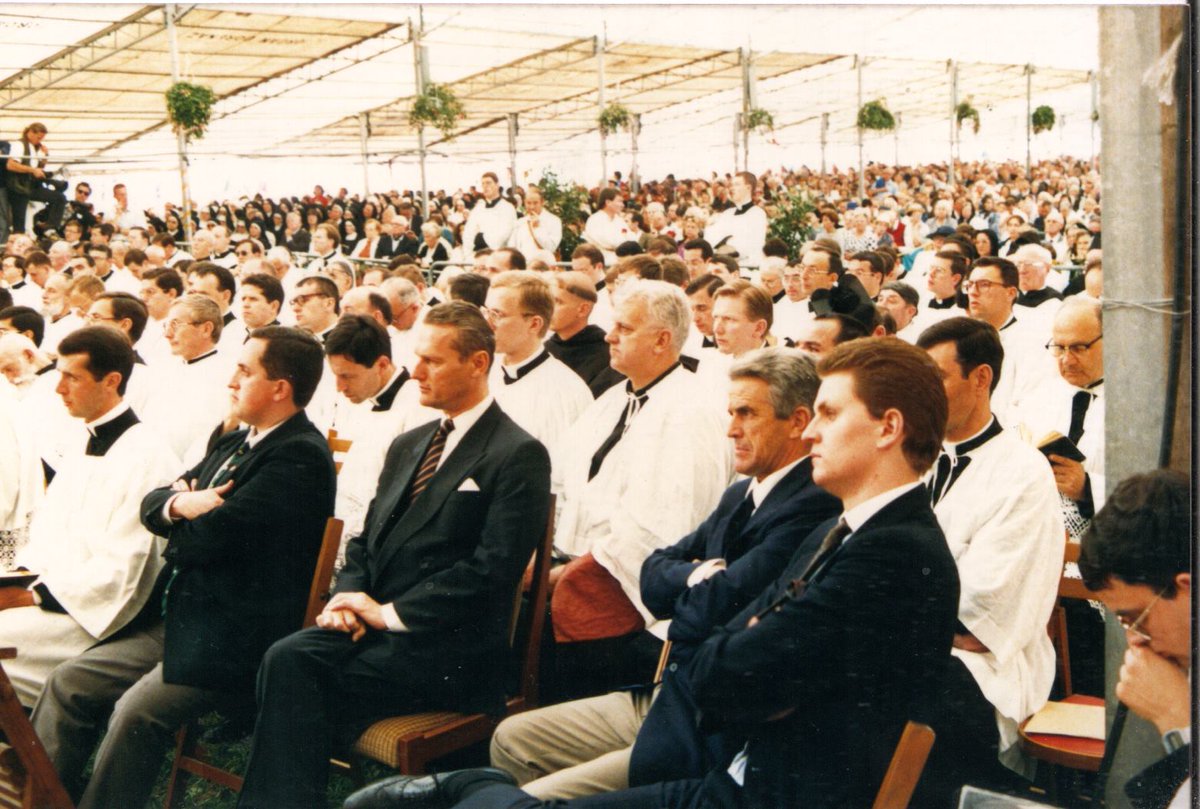 carlismoes's tweet image. 30 de junio de 2025, XXXVII aniversario de las consagraciones episcopales de Écône, la «Operación Supervivencia de la #Tradición» (1988), en presencia de S.A.R. Don Sixto Enrique de Borbón.