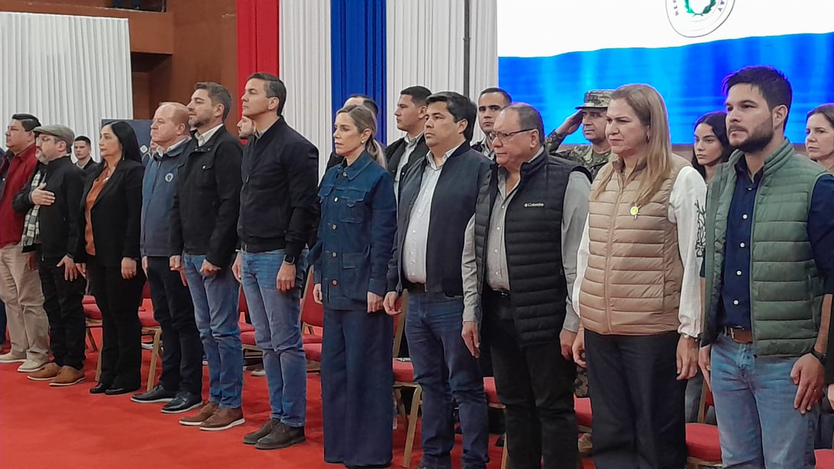 En histórico acto, Yacyretá entrega centenares de títulos de propiedad y millonarios aportes sociales en Encarnación. eby.gov.py/en-historico-a…