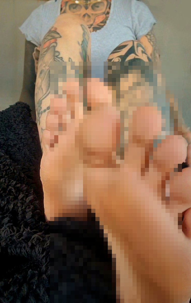 Feet first, dignity last🫰💦  

#paypigseason