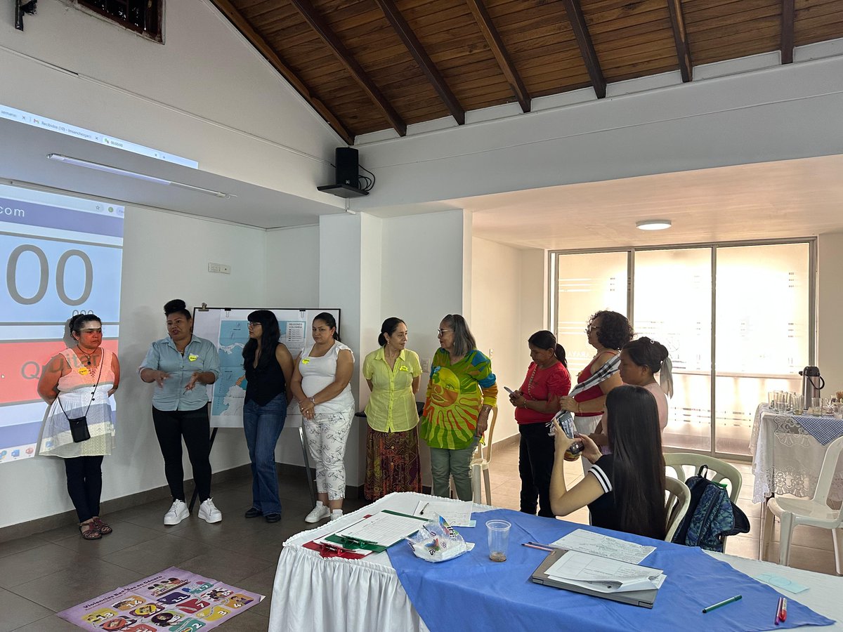 Acompañamos a la Corporación Hypatia en la escuela de Ampliación de Conocimiento para Mujeres Constructoras de Paz en Cúcuta, Norte de Santander. Discutimos temas como El Plan de Acción Nacional (PAN) de la Resolución 1325, Mujeres, Paz y Seguridad.

#MujeresConstructorasDePaz