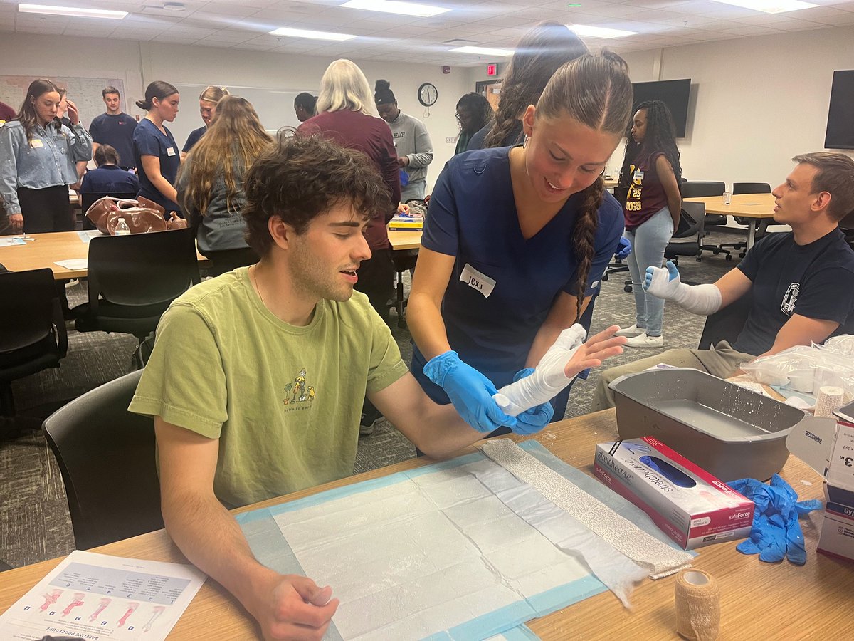 High school students from #Duluth got a rare, hands-on glimpse into the world of medicine and research through the Mini Medical School event at the University of Minnesota #MedicalSchool, Duluth Campus!

Read all about the event at ➡️: bit.ly/4kwu6s4.