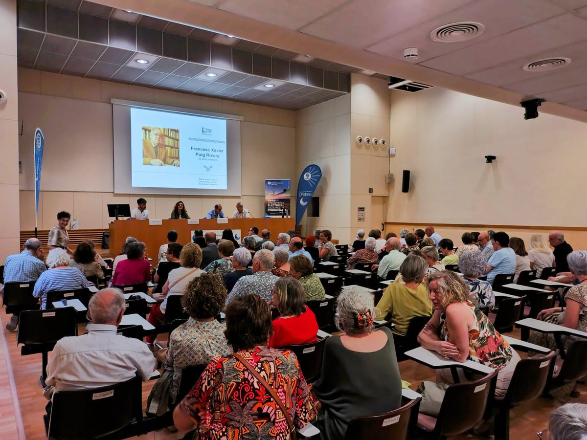 🎓L’Aula d’Extensió Universitària hem recordat avui Francesc Puig Rovira, Medalla de la Ciutat, que va morir el passat octubre.

📚La directora del Museu Balaguer, Mireia Rosich; l’historiador, Xavier López i l’exalcalde, Sixte Moral n'han evocat latrajectòria, projecció i llegat