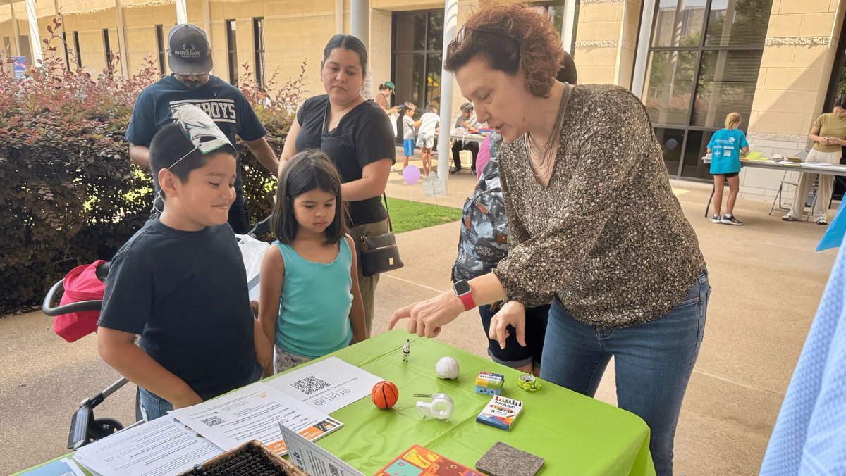 Center for Vital Longevity (@cvlneuro) on Twitter photo Team members from the Ofen Lab and Yoon DSAN Lab had a great time at last weekend’s <a href="/CcfUtd/">Center for Children and Families</a> Family Celebration! They loved connecting with families, sharing insights about their research, and spreading the word about the CVL!🧠 #UTD #CCF #CVL Team members from the Ofen Lab and Yoon DSAN Lab had a great time at last weekend’s <a href="/CcfUtd/">Center for Children and Families</a> Family Celebration! They loved connecting with families, sharing insights about their research, and spreading the word about the CVL!🧠 #UTD #CCF #CVL