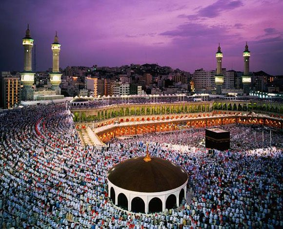 ERYANIM's tweet photo. ● في كل موسم حج، تثبت المملكة العربية السعودية أنها ليست فقط قلب العالم الإسلامي النابض، بل هي أيضاً الركيزة الثابتة لخدمة الدين الحنيف، بما تبذله من جهود استثنائية لتنظيم أعظم شعيرة دينية على وجه الأرض، فمشاهد الحفاوة والرعاية، ودقة الإجراءات، والتكامل المذهل في الخدمات، تجسد رسالة المملكة الدينية والإنسانية

● لقد جسدت المملكة، كعادتها، ريادتها العالمية في خدمة الإسلام والمسلمين، من خلال مواصلة أعمال التوسعة التاريخية في المسجد الحرام والمشاعر المقدسة، بما يواكب الزيادة المستمرة في أعداد الحجاج، كما أبهرت العالم بحسن التنظيم والرعاية الكريمة لضيوف الرحمن، وتوظيف أحدث التقنيات من الذكاء الاصطناعي والطيران المسير لتيسير أداء المناسك وضمان سلامة الحجاج وراحتهم، بما في ذلك تطبيقات ذكية متطورة، ونظام التفويج الذكي، والإرشاد الرقمي، ومنصات الخدمات الصحية والأمنية

● إن ما شهده موسم #حج_1446 من نجاح وتنظيم باهر، لم يكن إلا ثمرة رؤية قيادية رشيدة لخادم الحرمين الشريفين الملك سلمان بن عبدالعزيز آل سعود، وسمو ولي عهده الأمين صاحب السمو الملكي الأمير محمد بن سلمان بن عبدالعزيز آل سعود، حفظهما الله، وسواعد مخلصة نذرت نفسها لخدمة ضيوف الرحمن.

● نسأل الله أن يجزي خادم الحرمين الشريفين وسمو ولي عهده الأمين، وحكومة وشعب المملكة 🇸🇦، خير الجزاء على ما يقدمونه من جهود جبارة في سبيل خدمة حجاج بيت الله الحرام، وأن يديم على المملكة أمنها واستقرارها وازدهارها.