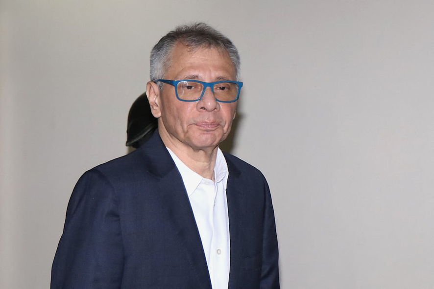 MIENTRAS ESTE HOMBRE, VISIBLEMENTE DETERIORADO, VA DE JUICIO EN JUICIO, DE CÁRCEL EN CÁRCEL, CORREA, UN SER DESPRECIABLE, DISFRUTA LO ROBADO AL IGUAL QUE TODOS LOS LADRONES CORREISTAS ESCONDIDOS EN MÉXICO!!