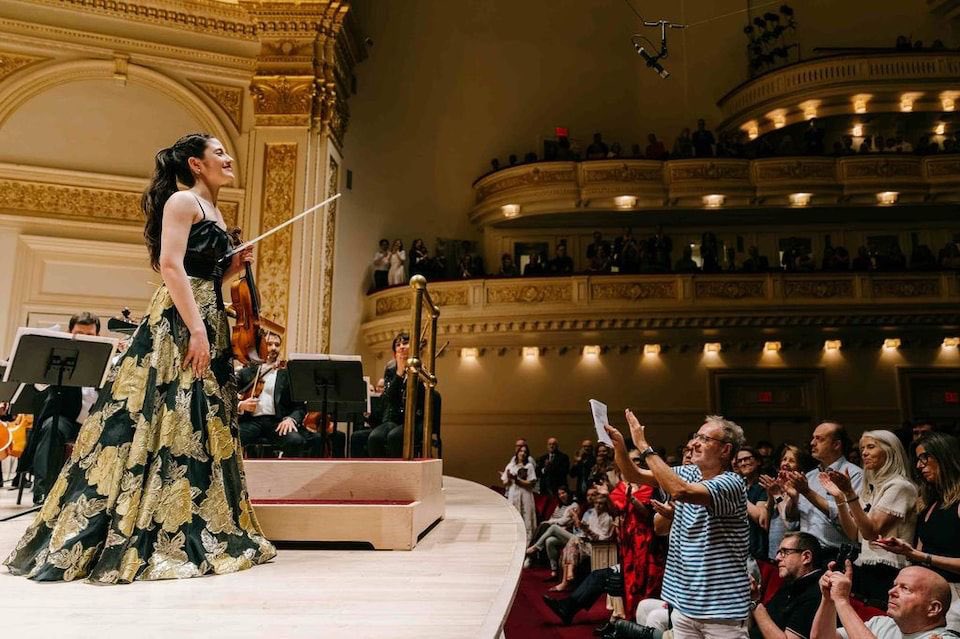 OSM (@os_madrid) on Twitter photo ✨Viajamos al <a href="/carnegiehall/">Carnegie Hall</a> de Nueva York como orquesta titular del @teatro_real , bajo la dirección de David Afkham con obras de Manuel de Falla, Maurice Ravel y Joaquín Turina.
©️ Fadi Kheir
#NuevaYork #TeatroReal #Concierto ✨Viajamos al <a href="/carnegiehall/">Carnegie Hall</a> de Nueva York como orquesta titular del @teatro_real , bajo la dirección de David Afkham con obras de Manuel de Falla, Maurice Ravel y Joaquín Turina.
©️ Fadi Kheir
#NuevaYork #TeatroReal #Concierto