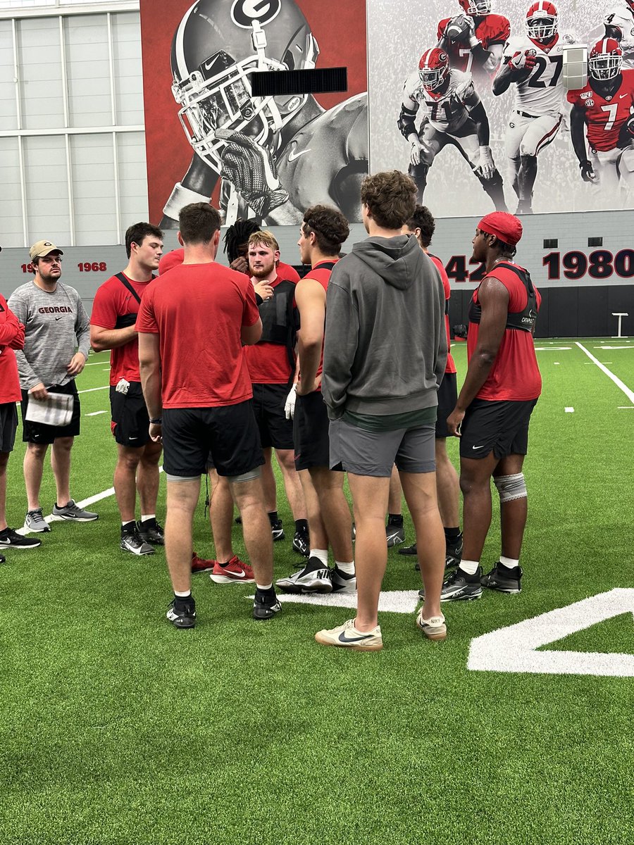 SeanCurrie's tweet image. Had a great camp and visit today @GeorgiaFootball. Loved getting after it and getting better. Thanks @coach_thartley for the great coaching and inviting me to the team practice after! @KirbySmartUGA @CoachPoeWins @Coach_Loughlin @CoachRosciano @247Sports @On3Recruits @Rivals