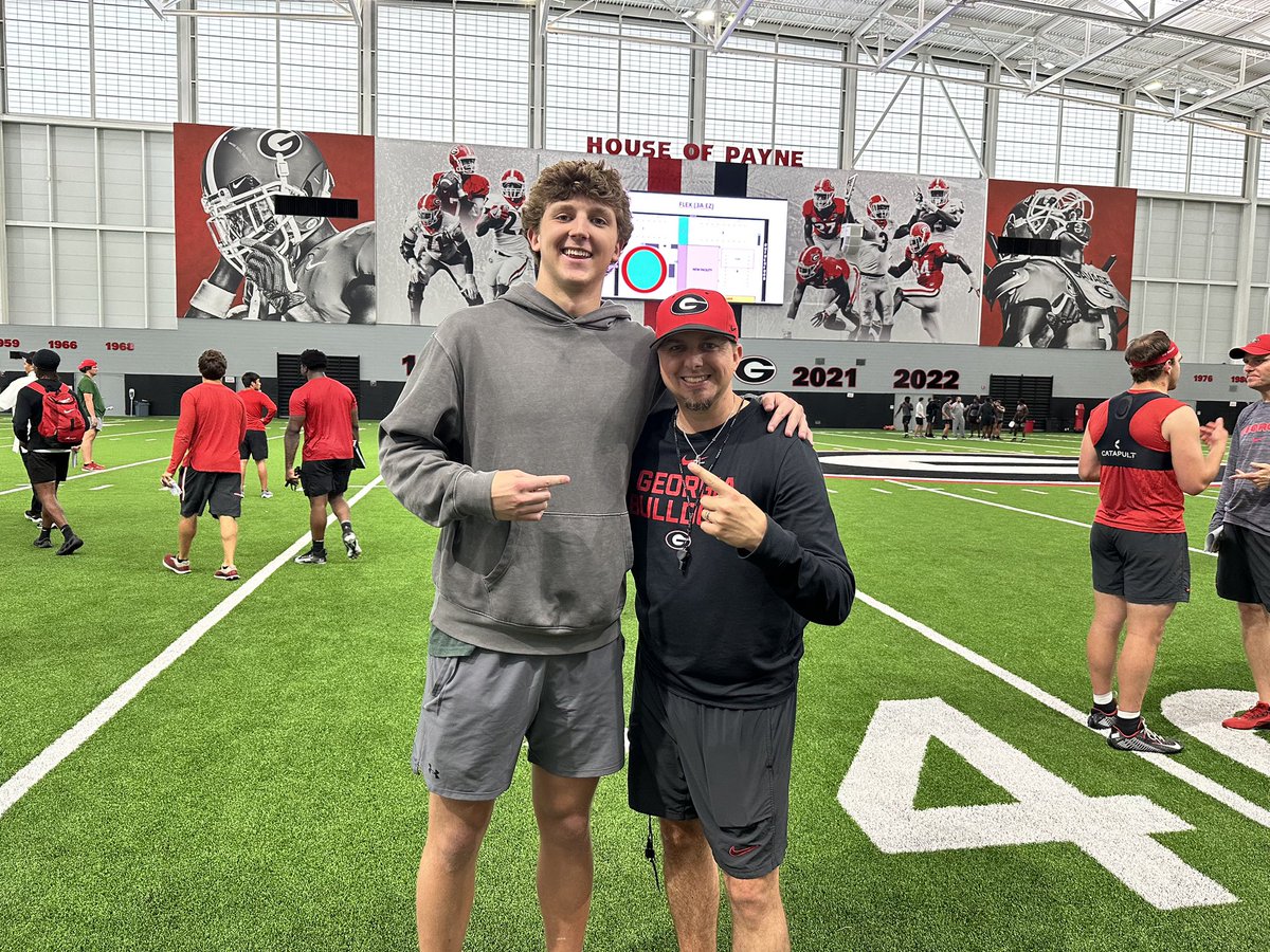 SeanCurrie's tweet image. Had a great camp and visit today @GeorgiaFootball. Loved getting after it and getting better. Thanks @coach_thartley for the great coaching and inviting me to the team practice after! @KirbySmartUGA @CoachPoeWins @Coach_Loughlin @CoachRosciano @247Sports @On3Recruits @Rivals