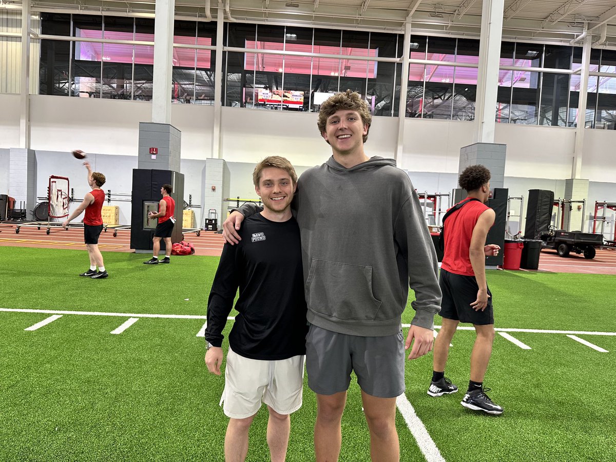 SeanCurrie's tweet image. Had a great camp and visit today @GeorgiaFootball. Loved getting after it and getting better. Thanks @coach_thartley for the great coaching and inviting me to the team practice after! @KirbySmartUGA @CoachPoeWins @Coach_Loughlin @CoachRosciano @247Sports @On3Recruits @Rivals