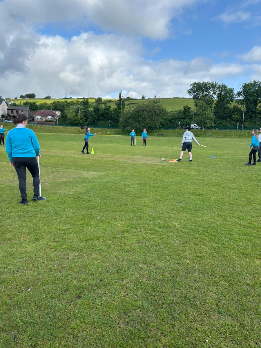 tonmiddleschool's tweet photo. @TonyrefailCS More outdoor learning from this morning for Year 8. #Wellbeing #TeamYear8 😊😎 https://t.co/XFR1DV0fzd