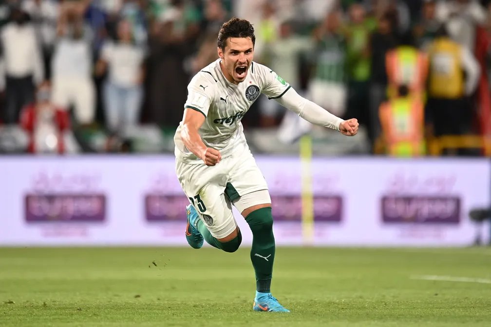 Raphael Veiga, sobre o Mundial:

- Disputei dois Mundiais, já pude fazer gols, então, de novo, fico feliz por ter vivido isso. Acho que hoje eu chego mais preparado do que nos outros, por tudo que eu passei, essa bagagem ajuda. E, como sempre fazemos, estamos dispostos a ajudar