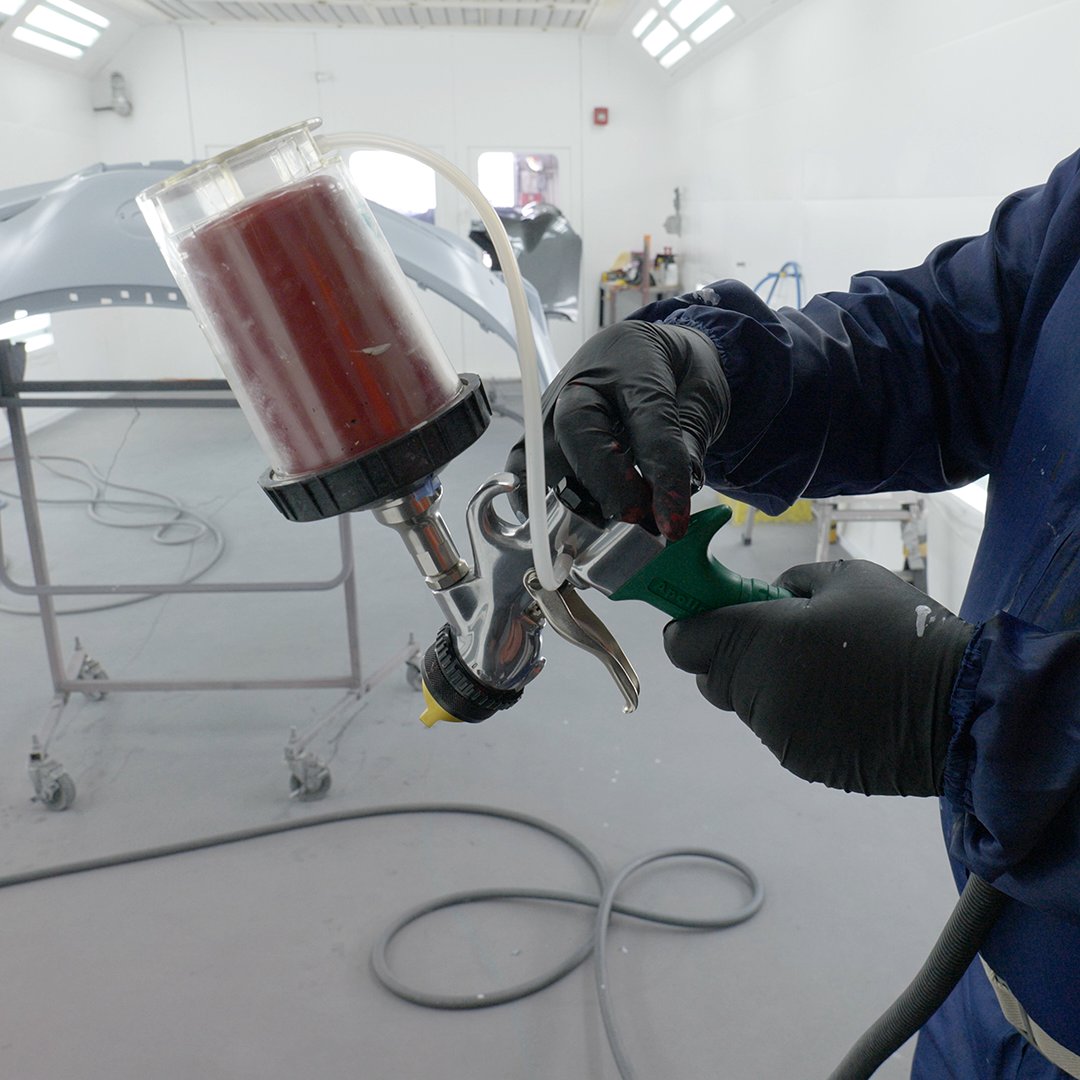 ApolloSprayers's tweet image. Adjusting the AtomiZer™ Spray Gun for basecoat precision—fine-tuned control, flawless atomization!