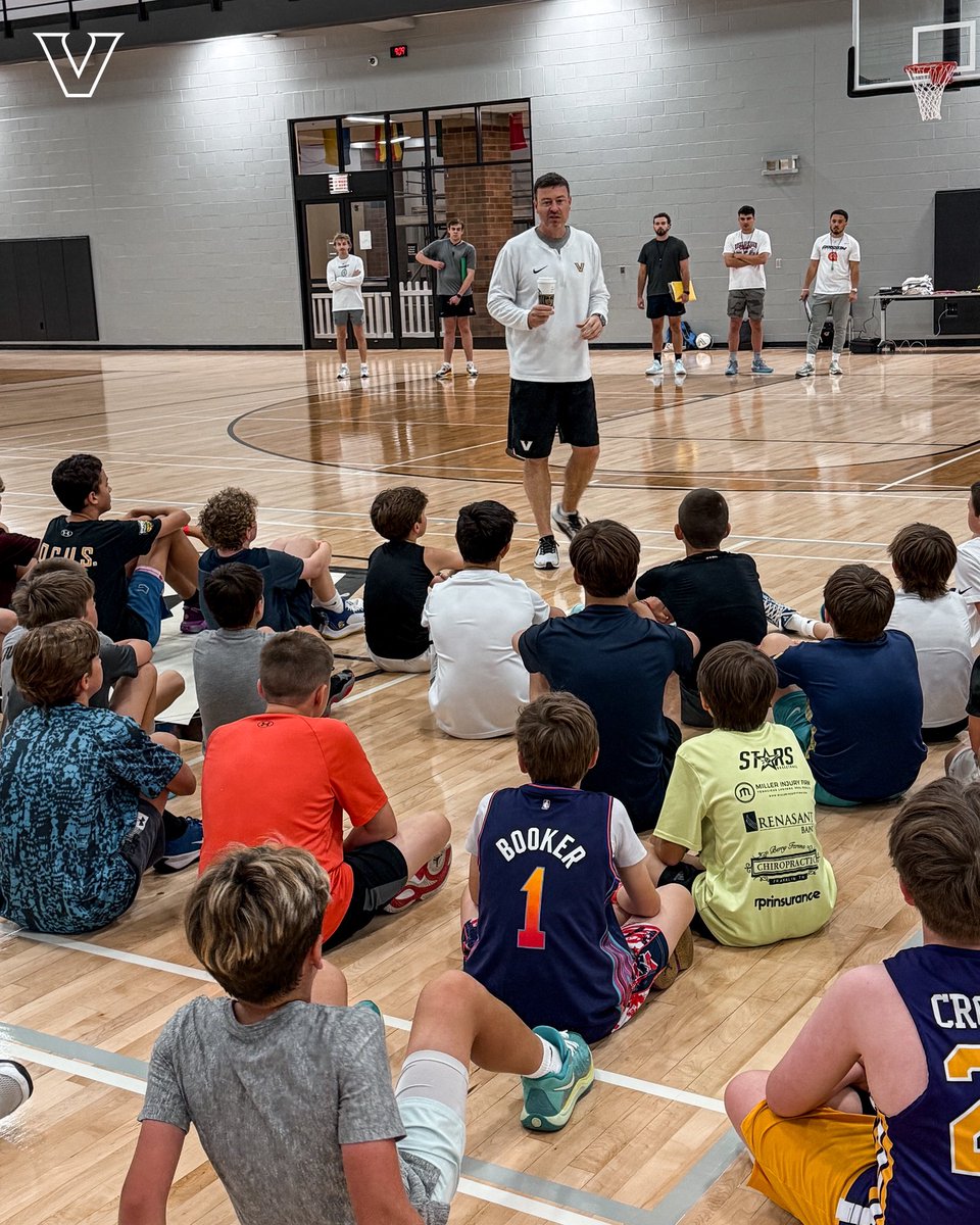 Vanderbilt Men's Basketball (@vandymbb) on Twitter photo Loved having the opportunity to grow the game here in Middle Tennessee with our youth camp this week 🏀
#AnchorDown⚓️⬇️ Loved having the opportunity to grow the game here in Middle Tennessee with our youth camp this week 🏀
#AnchorDown⚓️⬇️