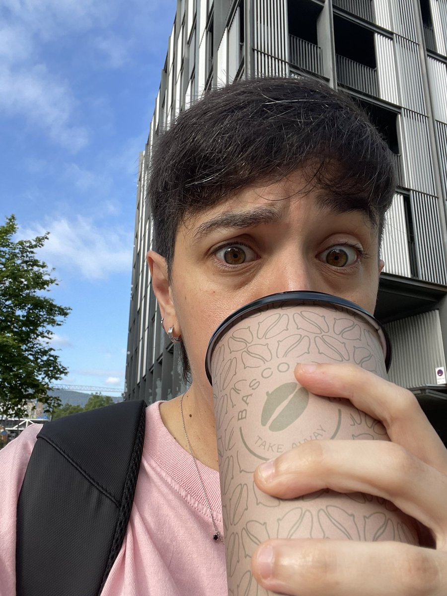 Segundo día en la AEN, necesitando café en vena 🐼