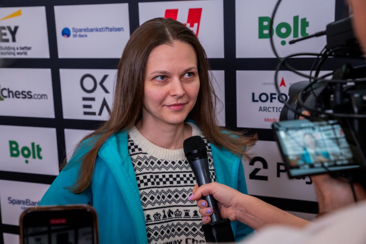 ANNA vs VAISHALI: DRAW

If Anna Muzychuk wins her Armageddon, she becomes the Norway Chess Women Champion! 😱
If she loses, Humpy can catch her, but only with a classical win against Ju Wenjun.

Everything hangs in the balance.

📷 Norway Chess / Michal Walusza