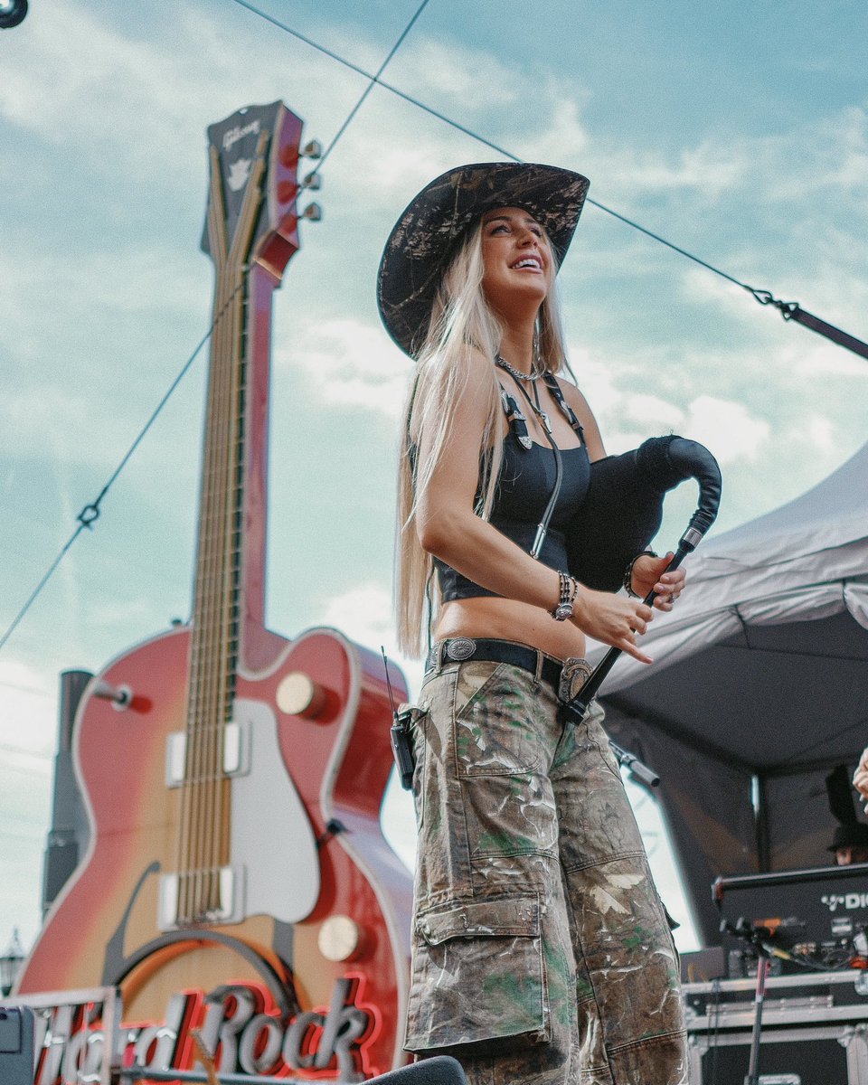 2nd ever CMA Fest in the books and you guys SHOWED UP!!! 🤘🏻🎤 There were so many familiar faces in the crowd singing every word! 🥹🙏 Such a killer day! Thanks to everyone to came out to my meet and greet too! Y’all packed that thing out!! 🤯#CMAFest #Nashville #CountryMusic