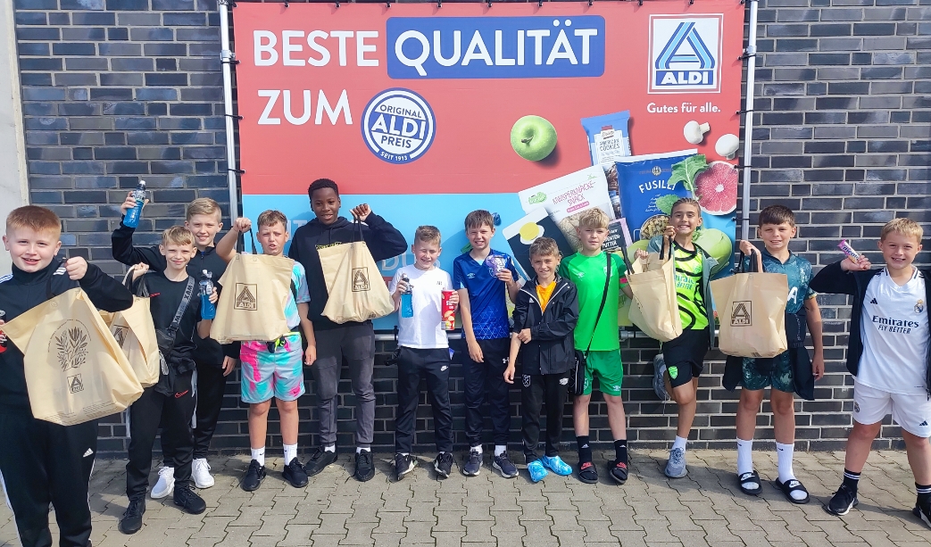 Lee Chapel Primary (@leechapelsch) on Twitter photo 🌮🇩🇪💪 We have been warmly welcomed by the town of Heiligenhaus & immersed ourselves into local life!
German cuisine ☑️
German culture ☑️
German language ☑️
German shops ☑️
German fashion 🤔
Now for one more training session before our tournament tomorrow!  #workhardplayhard 🌮🇩🇪💪 We have been warmly welcomed by the town of Heiligenhaus & immersed ourselves into local life!
German cuisine ☑️
German culture ☑️
German language ☑️
German shops ☑️
German fashion 🤔
Now for one more training session before our tournament tomorrow!  #workhardplayhard
