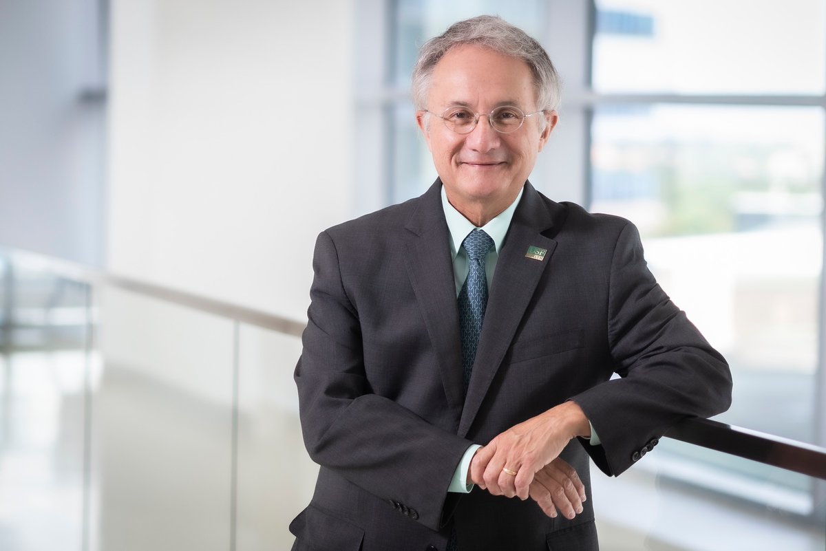 USFHealthMed's tweet image. Congratulations to our dean and @USFHealth executive vice president @Lockwood_MD on earning recognition as a Distinguished University Professor, the highest academic honor awarded by the @USouthFlorida. Learn more: bit.ly/3ZQ7KbM