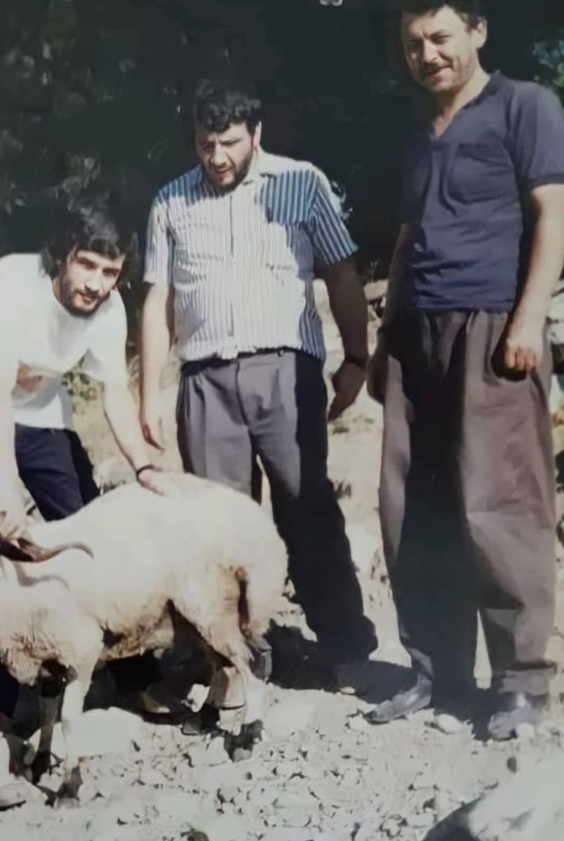 “Mânâda ‘nefsin fedası’ olan ‘kurban’, her ân fedada olmak gereken nefsin muhasebesi...”
Münşeat, Salih Mirzabeyoğlu