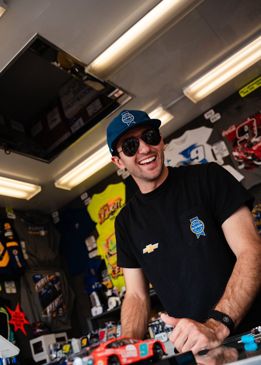 Hendrick Motorsports (@teamhendrick) on Twitter photo 📍 Michigan Merch Hauler Signings
🖊️ Sunday, 6/8:
<a href="/chaseelliott/">Chase Elliott</a> – 10:20AM | No. 9 Hauler (1:24 diecast purchase required for wristband)
<a href="/KyleLarsonRacin/">Kyle Larson</a> – 11:30AM | No. 5 Hauler (1:24 diecast purchase required for wristband)
Wristbands available starting Friday when haulers 📍 Michigan Merch Hauler Signings
🖊️ Sunday, 6/8:
<a href="/chaseelliott/">Chase Elliott</a> – 10:20AM | No. 9 Hauler (1:24 diecast purchase required for wristband)
<a href="/KyleLarsonRacin/">Kyle Larson</a> – 11:30AM | No. 5 Hauler (1:24 diecast purchase required for wristband)
Wristbands available starting Friday when haulers