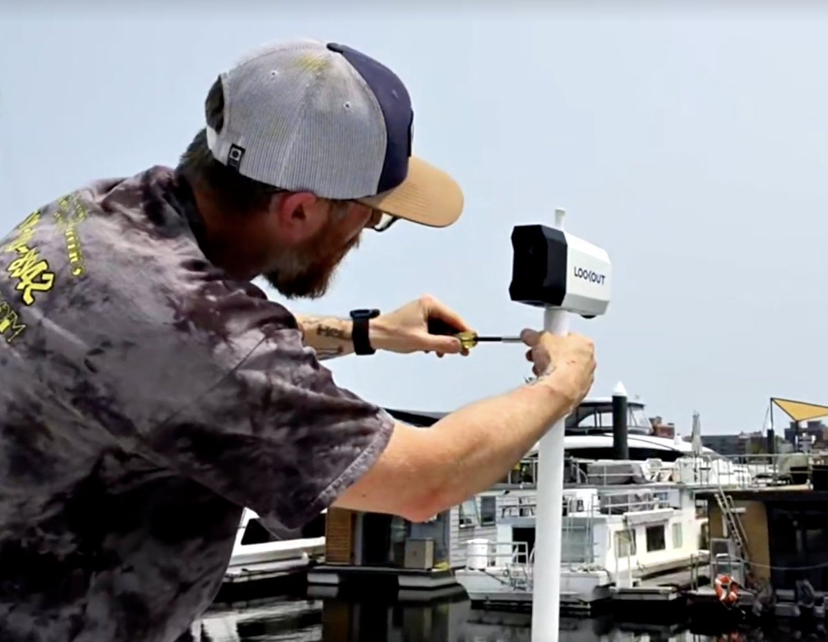 GetaLookout's tweet image. Meet Mike Parrish: NMEA &amp;amp; ABYC certified tech, 100-ton captain, and founder of M.P. Marine in Boston. He says, “You learn it by using it, like radar, just way more intuitive.”

Proud to have pros like Mike installing LOOKOUT. 

👀 hubs.li/Q03r5yZM0
#marineelectronics #boats