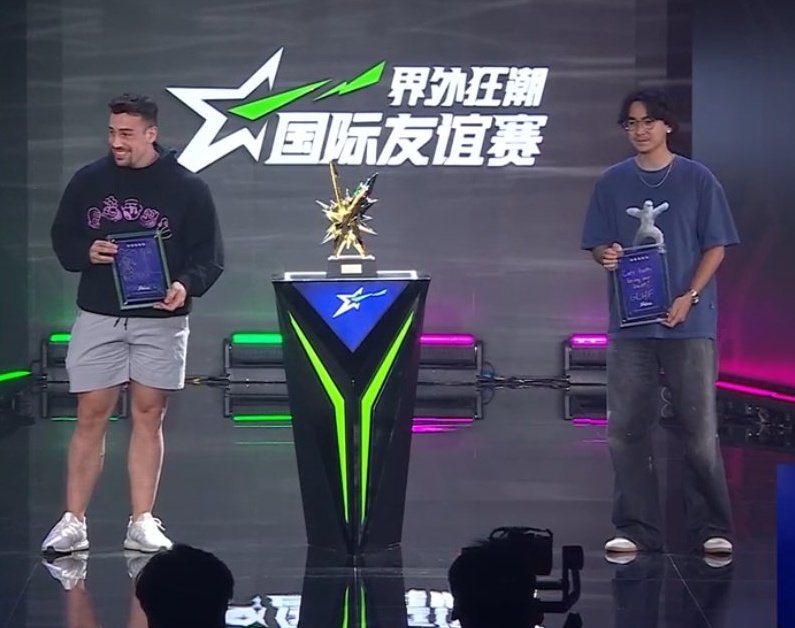 De um lado, um dos maiores jogadores de VALORANT de todos os tempos, tanto em habilidade quanto em carisma.

Do outro, o Tenz.