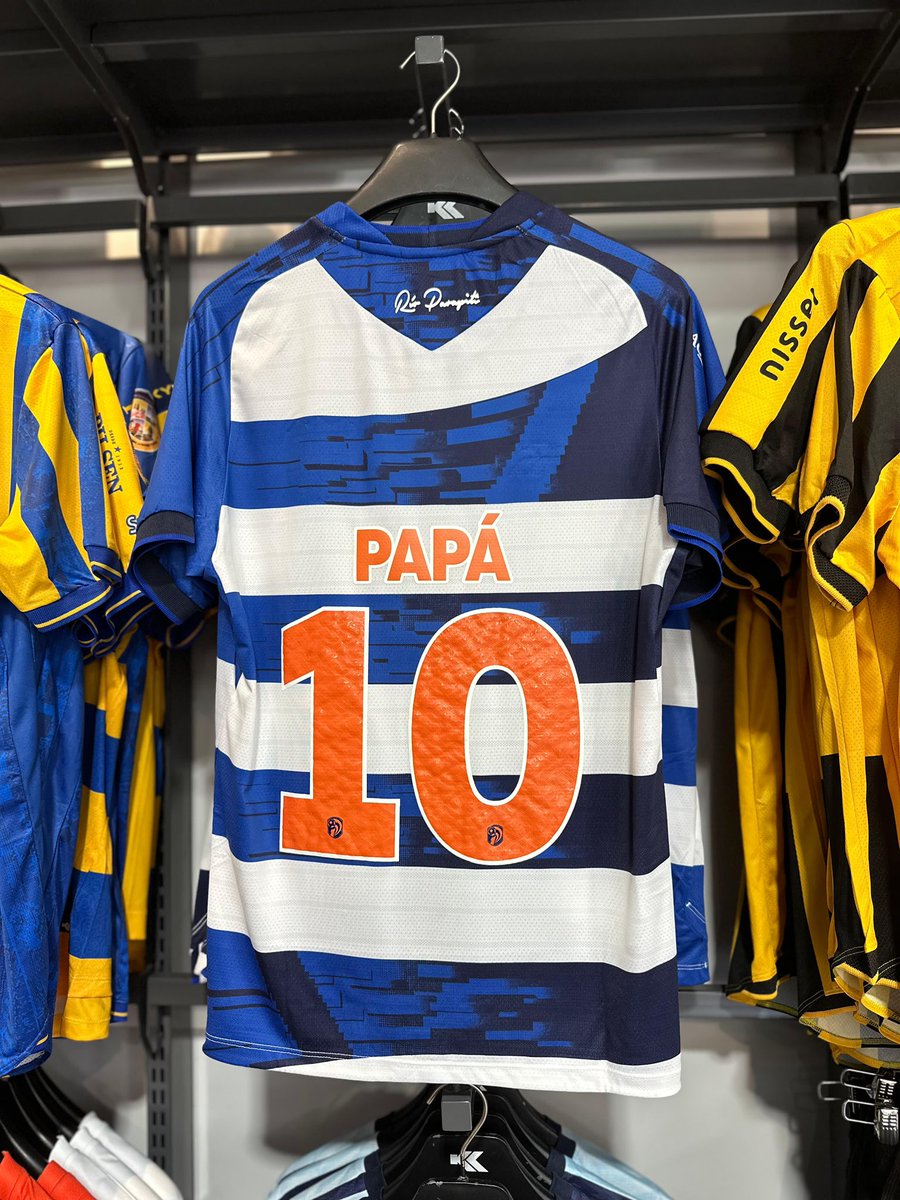 Promo día del Padre en <a href="/kyriospy/">Kyrios</a> 

Con la compra de la camiseta oficial el nombre y número de papa va totalmente gratis. 

<a href="/Club2deMayo/">Club Sportivo 2 de Mayo</a> #KyriosPJC

Valida hasta el jueves 12/06