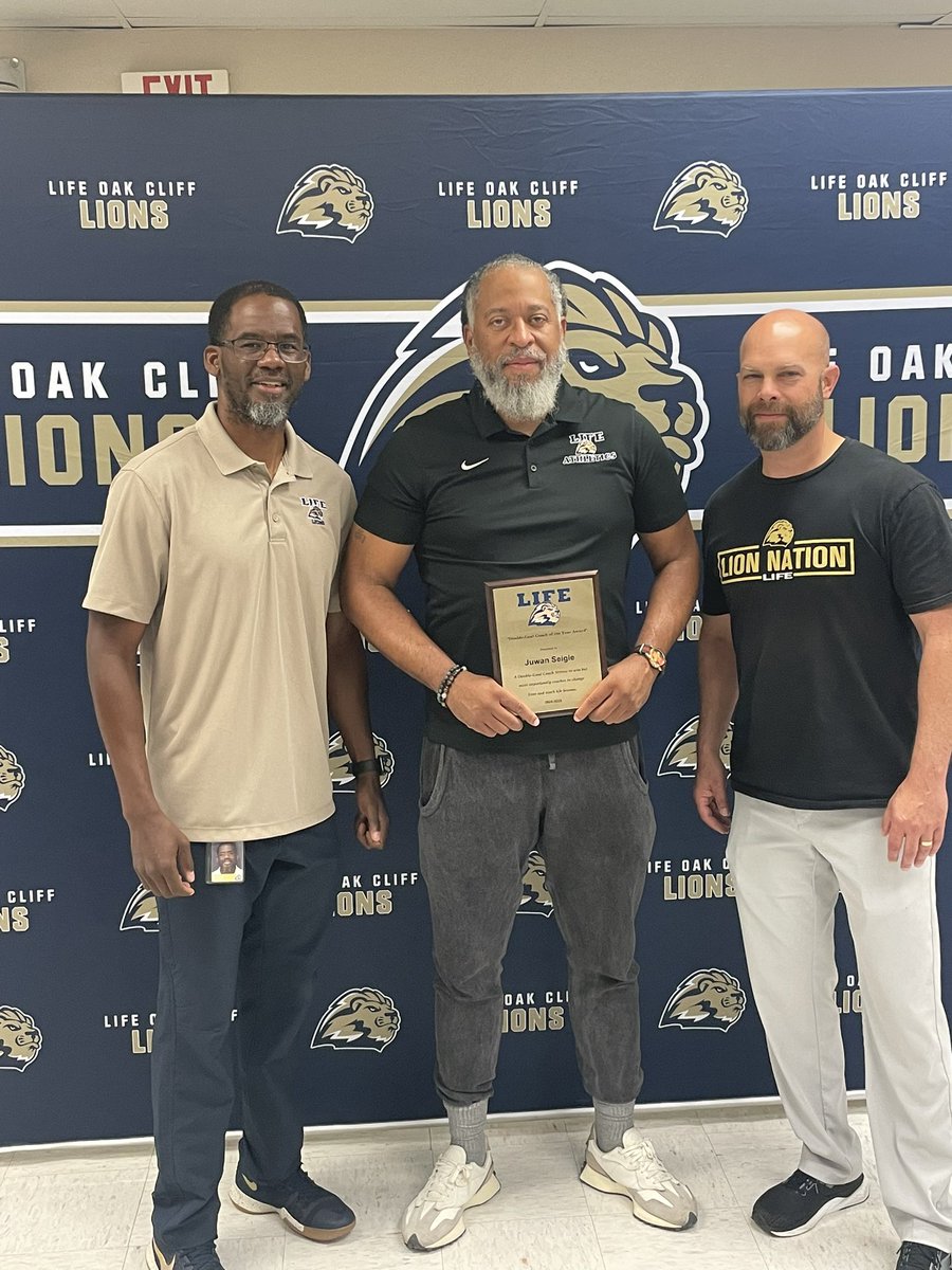 B P (@_phillipsb) on Twitter photo Life School Oak Cliff middle school DOUBLE GOAL coach of the year goes to Juwan Seigle. He coaches football and basketball. Double goal coach winners not only focus on winning on the field/court, but also focuses on winning in LIFE. <a href="/lifeschools/">Life School™</a> <a href="/SLThrush/">Scott Thrush</a> Life School Oak Cliff middle school DOUBLE GOAL coach of the year goes to Juwan Seigle. He coaches football and basketball. Double goal coach winners not only focus on winning on the field/court, but also focuses on winning in LIFE. <a href="/lifeschools/">Life School™</a> <a href="/SLThrush/">Scott Thrush</a>