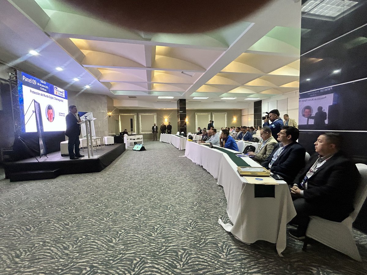 CIMEQH's tweet image. Panel de expertos sobre “Protección del Mundo Digital: Ciberseguridad” con especialistas como los ingenieros Mario Guevara, Mario Pineda, José Bendaña y Carlos Hazin, en panel moderado por el Ing. Christian Cálix 

#congresodeingenieria2025 #congresocimeqh2025 #IngenieriaHonduras