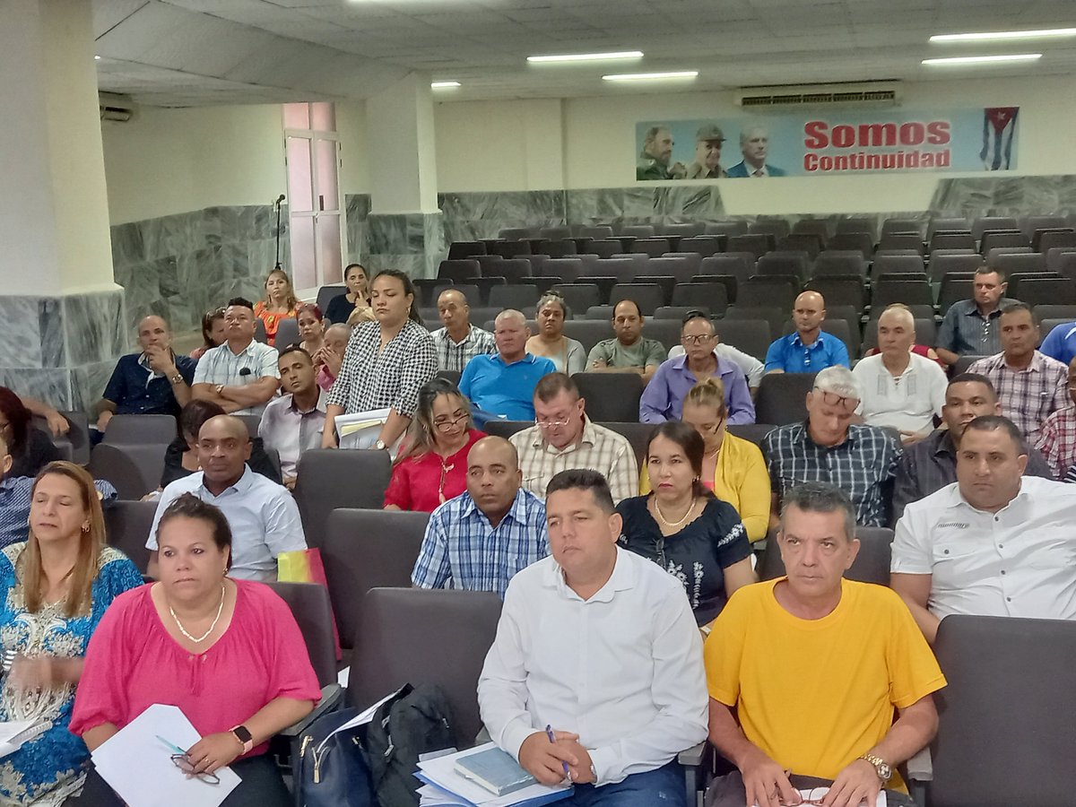 El Ministro de Transporte explicó en #LasTunas la situación actual del sector y las perspectivas de desarrollo para el país y la provincia #SíSePuede #PorLasTunasLaVictoria