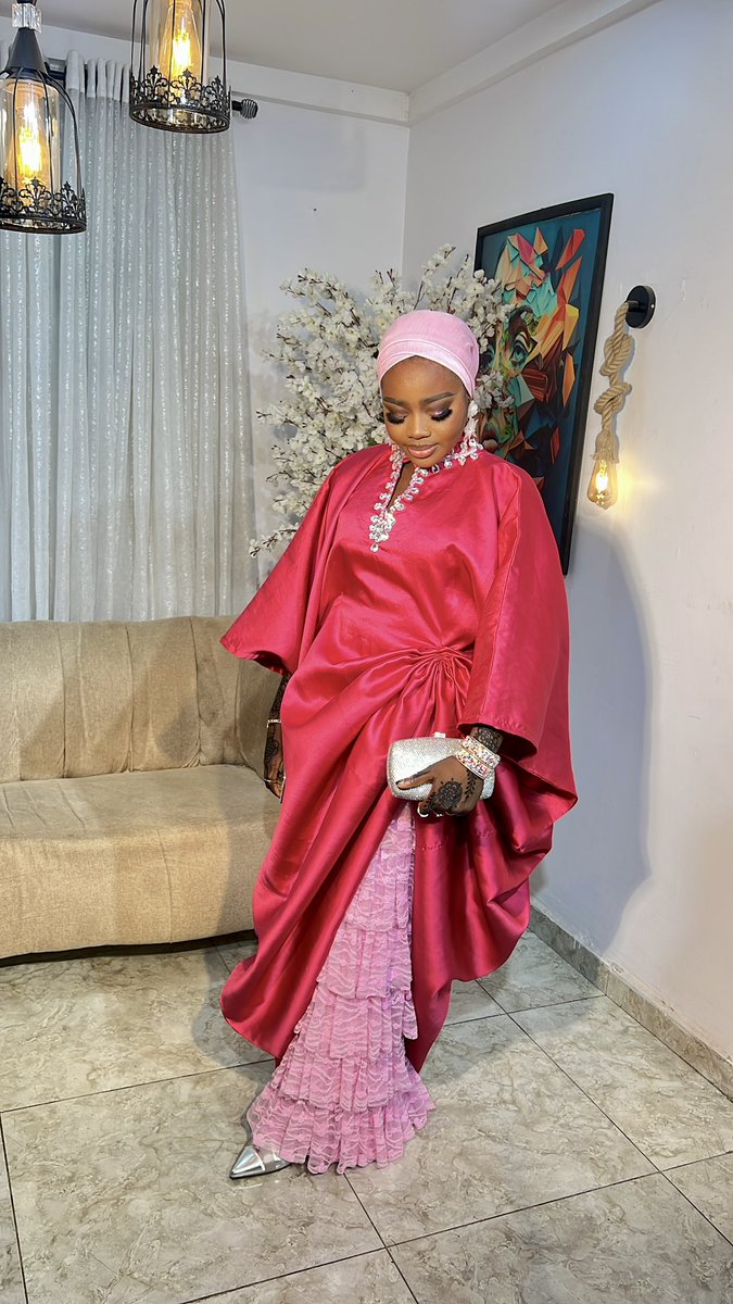 __tasleemah's tweet photo. Stylish outfit?
Count me in!

A designer and her design 🤭🩷 https://t.co/Alu46qQPvl