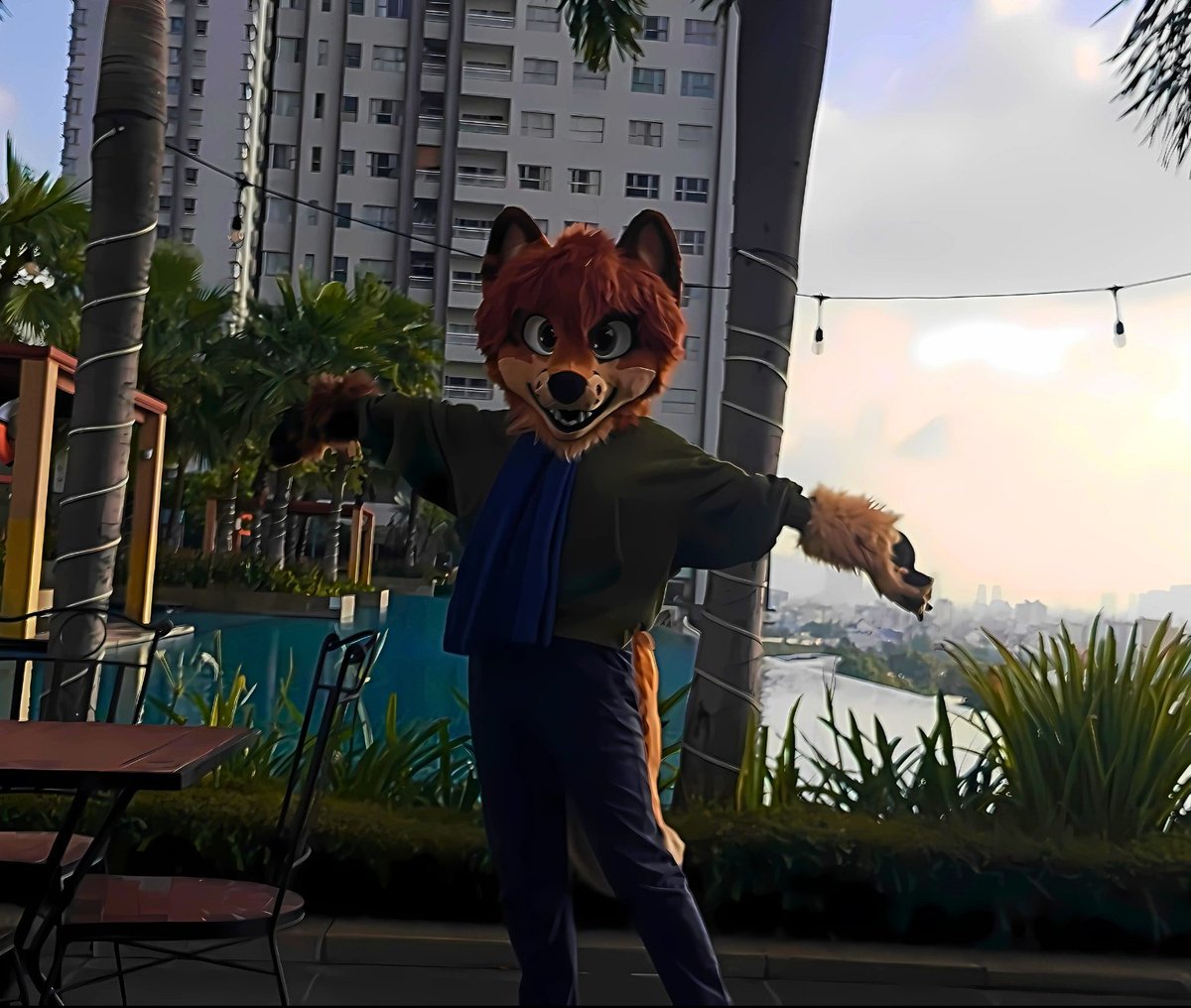 After a year in making, Zarak arrived just in time for 6/6, aka my first #FursuitFriday! (Slightly devilish) 

Wonderful work from <a href="/LorfyTheFox/">🐾 Lorfy 🐾</a>!! He looks even better irl, absolutely can't wait to go on more fursuit adventures with him 🧡