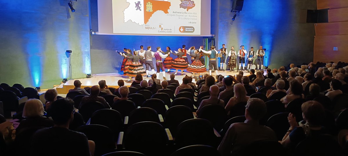 jaclavero1's tweet photo. Disfrutando junto con @Nicromero1
de las Jornadas Culturales de #CastillayLeón en #Catalunya, organizadas por la #FESCU ( Federación Entidades Socioculturales de Castilla y León en Catalunya ).
Grandes actuaciones de los Grupos El Encinar de Hospitalet y La Esteva de Segovia. https://t.co/iKxw5Cy5pp