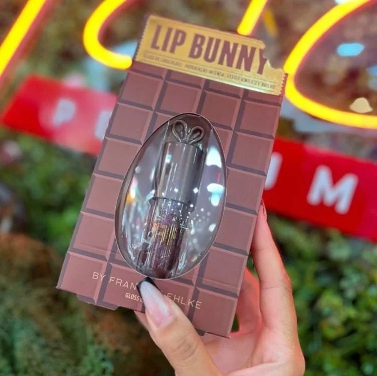lobaopromo's tweet photo. TODA LOBA GOSTA DESSE 

Gloss Fran By Franciny Ehlke Lip Bunny

R$59  
CUPOM: MELI6DO6

https://t.co/33P8B2NOtI https://t.co/xjDxxR41dJ