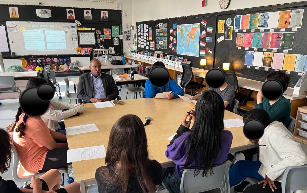 rawlsonking's tweet photo. I had the pleasure of visiting students at Manor Park Public School this week to share first-hand experiences of being an elected municipal official & the importance of local government in building our community. Thanks to @CIVIX_Canada @amopolicy for arranging my #RepDay visit! https://t.co/K95z0agMyh