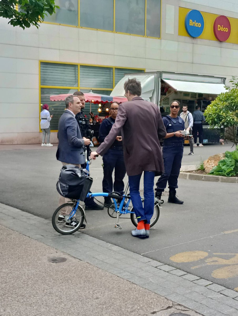 👮C’était cet après-midi notre 1ère opération contact #PolicePopulation avec la #PoliceMunicipale, quartier Maison Blanche à #Châtillon. 
✅ échanger sur les missions de nos policiers municipaux 
✅ sensibilisation sur nos actions de prévention
✅ renforcer le lien de proximité