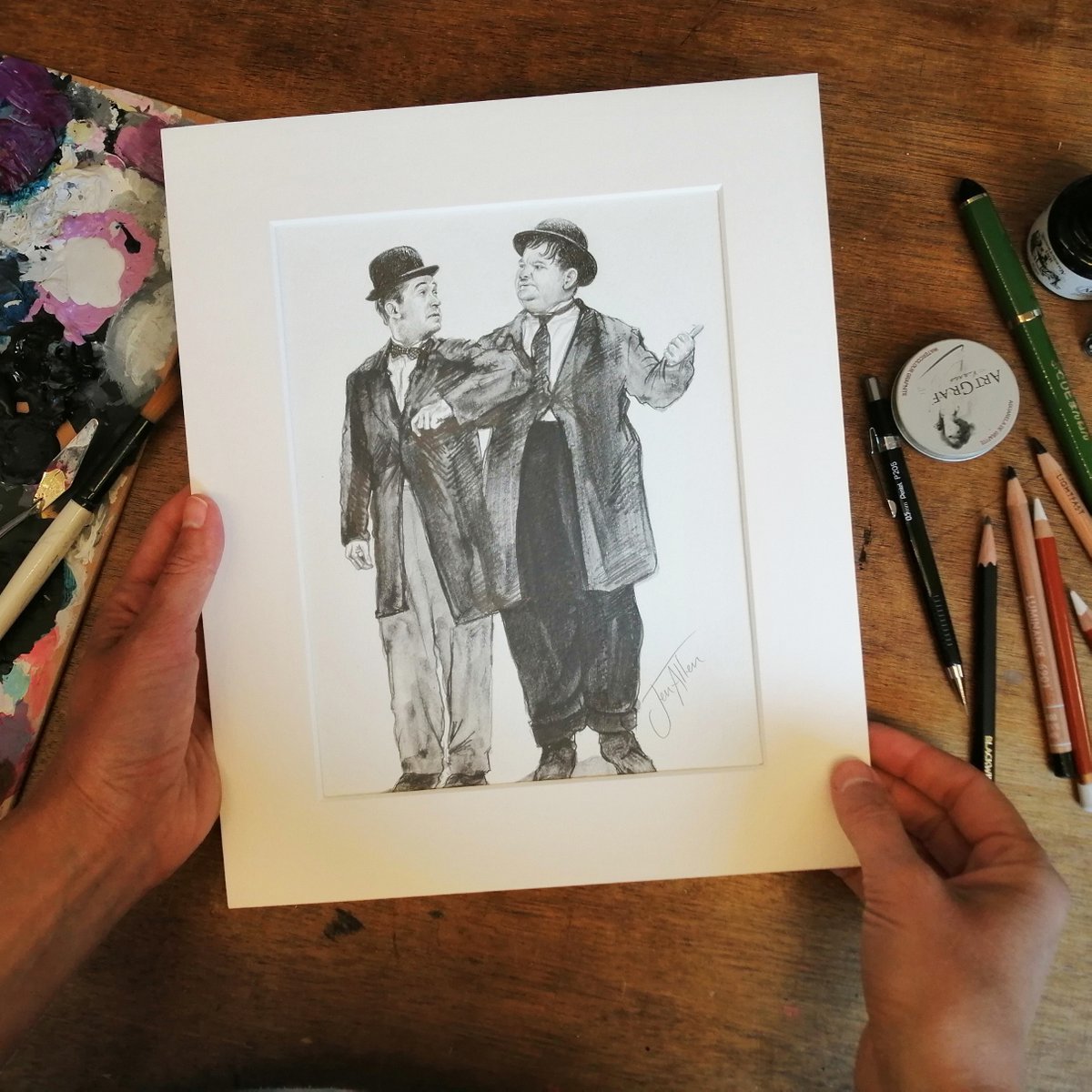 🖤Enjoyed revisiting my favourite duo 🤗 with some smaller paintings and drawings🖤
Whenever I watch a particularly scary or depressing film - I watch these two afterward to lighten the vibes! ✨✨

#laurelandhardy #laurelandhardyart #lightenthevibes #classiccomedy