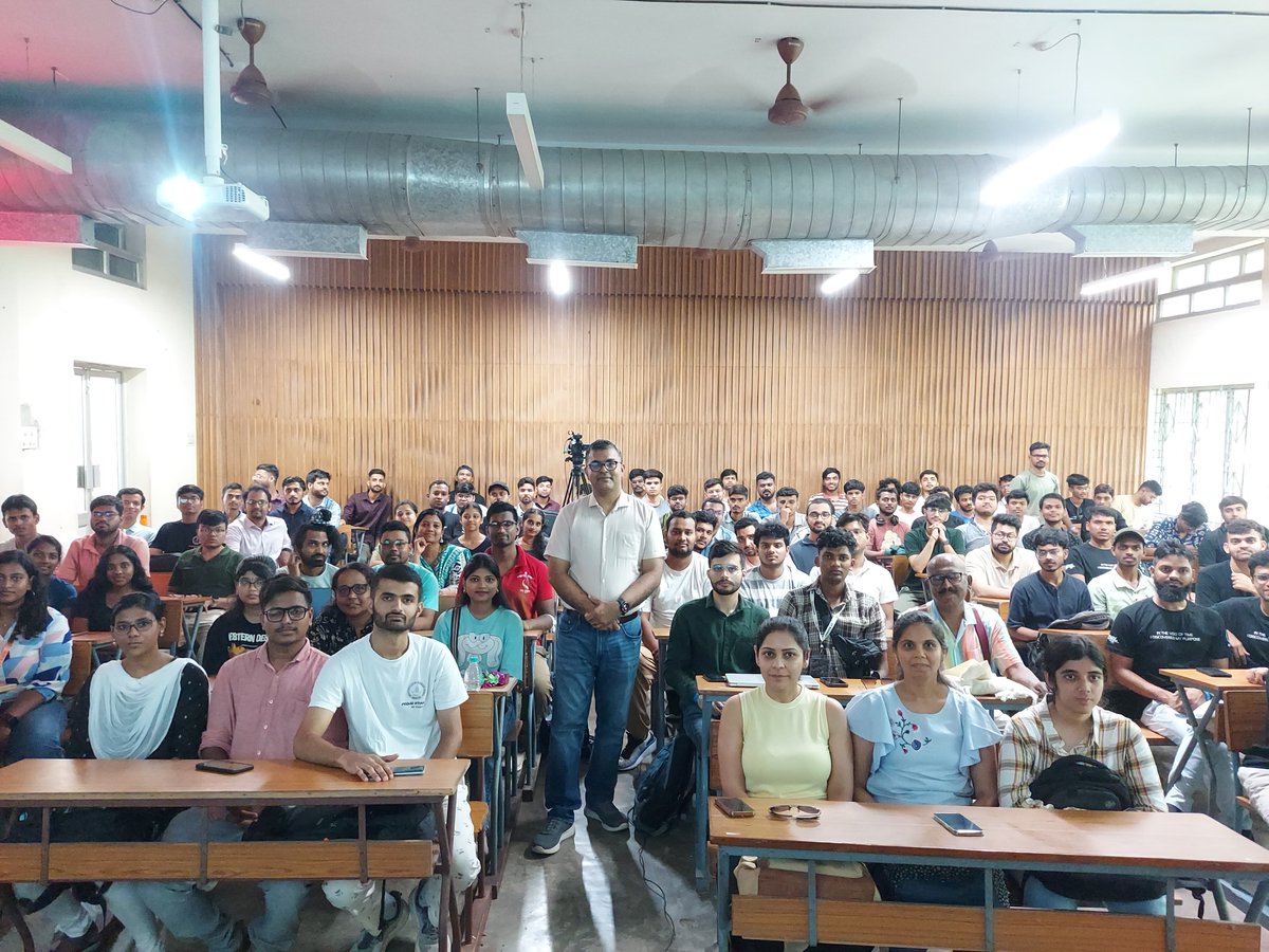 vimalk_singh's tweet image. Delivered a talk on Economics of Big Data &amp;amp; AI @ Paradox, IIT Madras. Great to see a packed room, curious minds, and first-time explorers of economics!

Kudos to @iitmadras BS Data Science team—Prof. Andrew Thangaraj &amp;amp; Ms. Bharathi—for this stellar initiative! 🙌