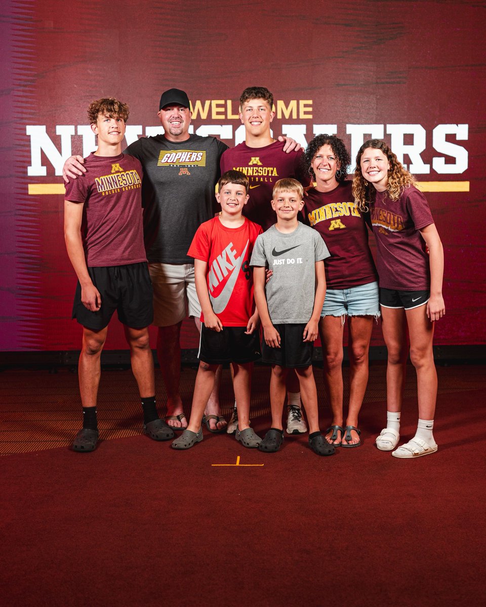 Fa〽️ily Bonding 📸 #RTB #SkiUMah #Gophers