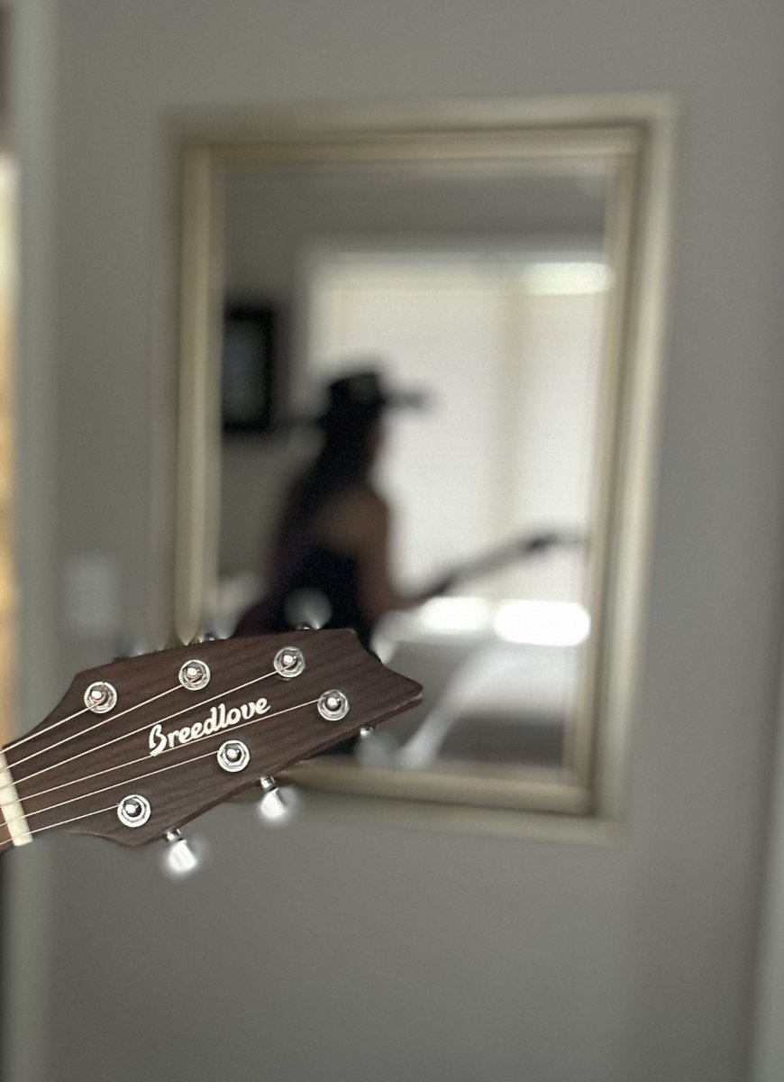 Robbie Harte (@robbie_harte) on Twitter photo Breedlove in hand, stories in reflection.🎸
<a href="/BreedloveGuitar/">Breedlove Guitars</a>
#CountrySoul #ReflectiveMoments #WomenInMusic #GuitarLove #CountryVibes #MusicIsLife #SingerSongwriter #StoryInASong #breedloveartist Breedlove in hand, stories in reflection.🎸
<a href="/BreedloveGuitar/">Breedlove Guitars</a>
#CountrySoul #ReflectiveMoments #WomenInMusic #GuitarLove #CountryVibes #MusicIsLife #SingerSongwriter #StoryInASong #breedloveartist