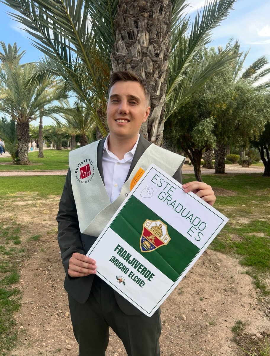 iamperonaa's tweet image. 🎓 Oficialmente periodista
💚 Esto no es un punto final, sino el comienzo de nuevos retos. Sigo formándome, creciendo y aprendiendo cada día para ser mejor. Lo mejor está por venir