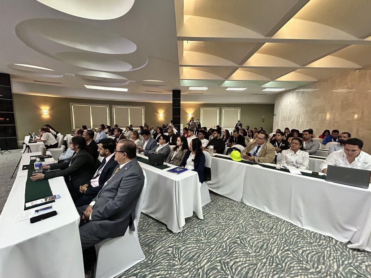 CIMEQH's tweet image. Panel de expertos sobre “Transición Energética con Justicia Social” con los ingenieros Tomás Rodríguez, René Benítez, Leonardo Deras, Dr. Jonathan Muñoz, y la moderación del Ing. Osly Rodas. 

#congresodeingenieria2025 #congresocimeqh2025 #IngenieriaHonduras